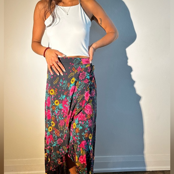 Floral ASYMMETRICAL long SKIRT - Picture 3 of 4